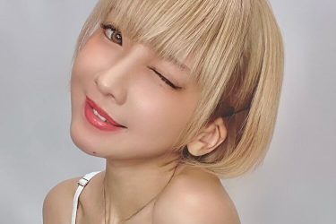 火将ロシエルの悩殺ウィンク…柔らかな谷間艶めくノーブラキャミ