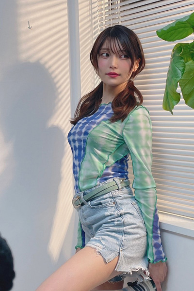 似鳥沙也加、お洋服の下は…透けパンヒップの画像2