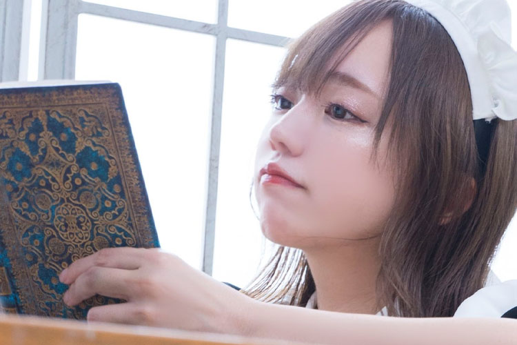 鎌田紘子、まじめメイドのハレンチな下半身の画像1