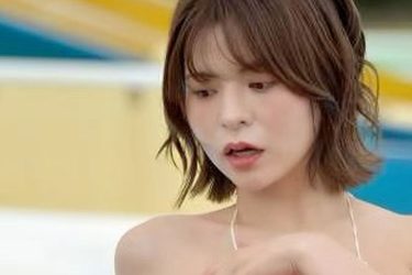 紅羽祐美がM字で一言！　大胆な大喜利ツイートにファン大盛り上がり