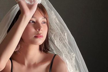 宮崎あみさ、ベールをまとった妖艶な美ボディ