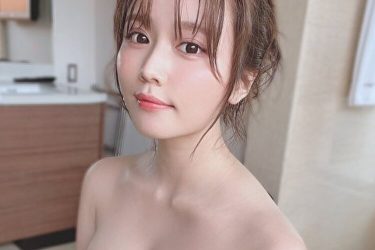 小日向ゆか、ビキニから溢れる美白ふっくらバスト