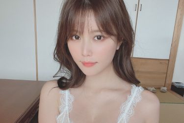 小日向ゆか、純白色香の白ランジェリーショット