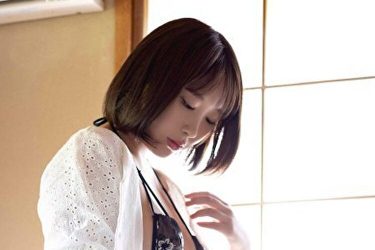 「ひらり」と儚げに…日向葵衣、過激水着で詩的にキケンな大露出