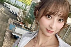 緒方咲、思わずドキリのムニムニ自撮り