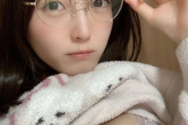 「いっしょに夜ふかしさん？」由良ゆら、部屋着からのぞかせた谷間のお誘い