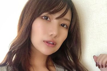 琴井ありさ、ゆるふわ無防美チラリ