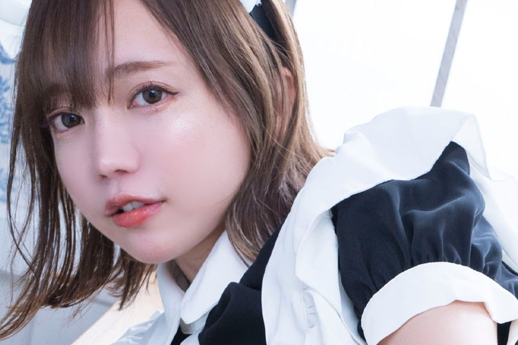 鎌田紘子の大胆開脚メイドに雇用希望者続出の画像1