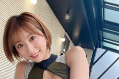 緒方咲、刺激増す「例のプール」でムニムニ露出