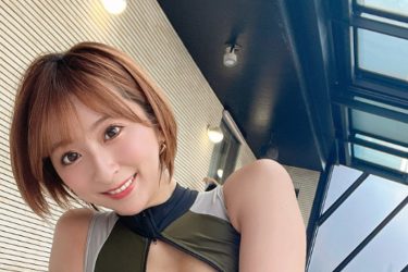 緒方咲、刺激増す「例のプール」でムニムニ露出