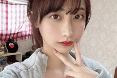 鈴木優香、心打つ美貌と美谷間