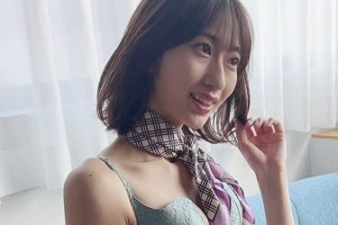 早川みゆき、抜群ボディの微笑みランジェリー