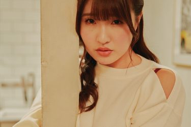 【発売中】原つむぎは、酔うと床で寝るらしい。　Iカップを酔わせてデートできる初単独出版発売中