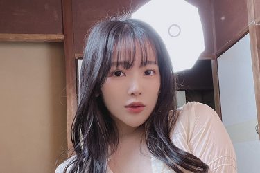 天木じゅん、規格外バストの凄まじい谷間