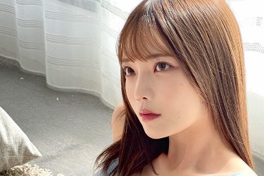 新谷姫加、煌めきの美貌と輝く美ボディ