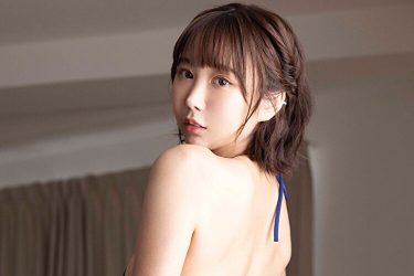日向葵衣、むっちり美ヒップの肉感バックショット