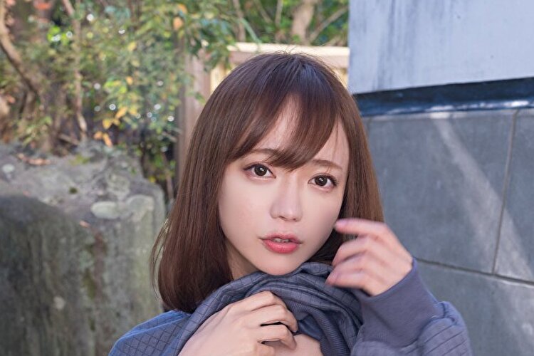 鎌田紘子、キケンで淫靡な野外露出の画像1