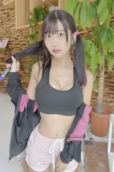 天羽希純、はち切れそうなまん丸バストでお誘いの画像2