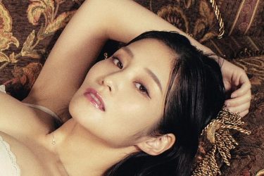 高橋凛、大人の色香漂うアートなランジェリーグラビア