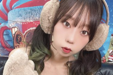 青山ひかる、冬仕様ビキニで圧巻ボディ