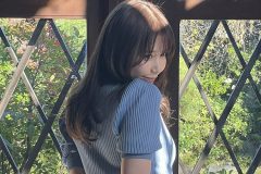 小日向ゆか、ぬぎぬぎ美ヒップ