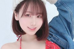 けんけん、デニムの下は柔肌の赤ビキニ