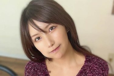 琴井ありさ、でかニットで癒しのチラリ