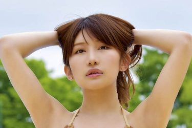 琴井ありさ、寒波吹き飛ばす白ビキニ