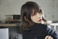篠原みなみ、白パン桃ヒップ2連発