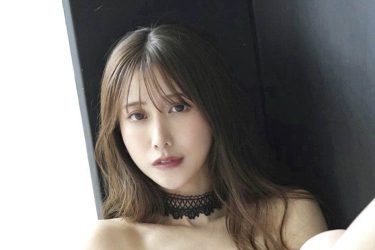 名取くるみ、大人の色気漂うふっくら谷間と美脚