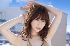 メイリ、ゴージャス極小水着で艶テカ美ボディ