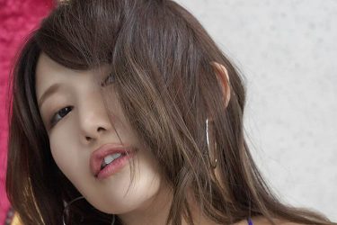 琴井ありさ、官能と陶酔の乱れ髪ショット