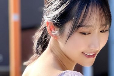 川瀬もえ、微笑みのヒップふっくら美ショット