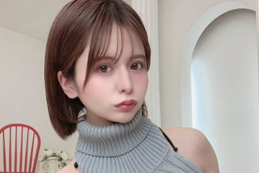 紅羽祐美、フロント全開ニットワンピで美胸むにむに