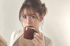 雪平莉左の美メガネスタイルに2万人がドキドキ