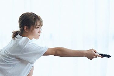 篠原みなみ、同棲彼女の無防備ヒップ