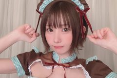 えなこ、谷間眩しいバレンタインコス