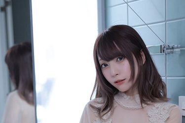 宮本彩希、シースルーでノーブラ美バスト