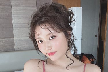 小日向ゆか、ゴージャスな色香放つ美谷間