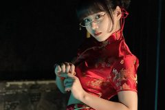 東雲うみ、ミニスカチャイナから赤パン美ヒップ