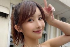 琴井ありさ、ズリ落ちそうなビキニで慈愛ショット