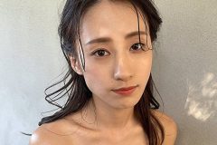 澄田綾乃、目が冴える濡れ艶ふっくらバスト