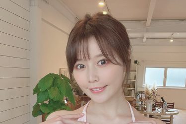 小日向ゆか、ゴージャスに美谷間