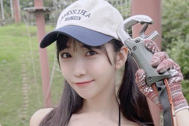 天羽希純、謎器具と美ボディ