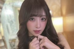 真島なおみ、ふんわり谷間＆舌ペロの誘惑