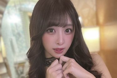 真島なおみ、ふんわり谷間＆舌ペロの誘惑