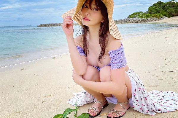 森咲智美、夏のお嬢様のハレンチパンチラの画像2