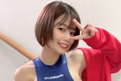 和地つかさ、乳こぼれハイレグ