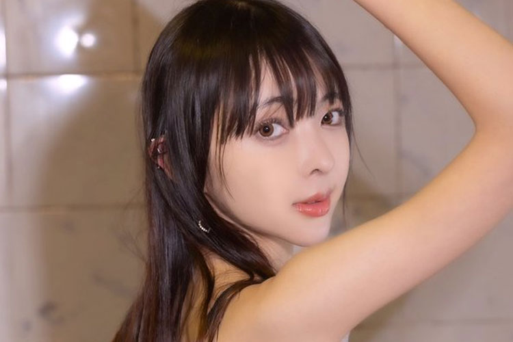 東堂とも、泡ふわハイレグバックショットの画像1