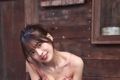藤田いろは、サロペットから元気いっぱいの美谷間